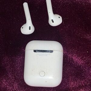 Apple Bottoms White Wireless Earbuds